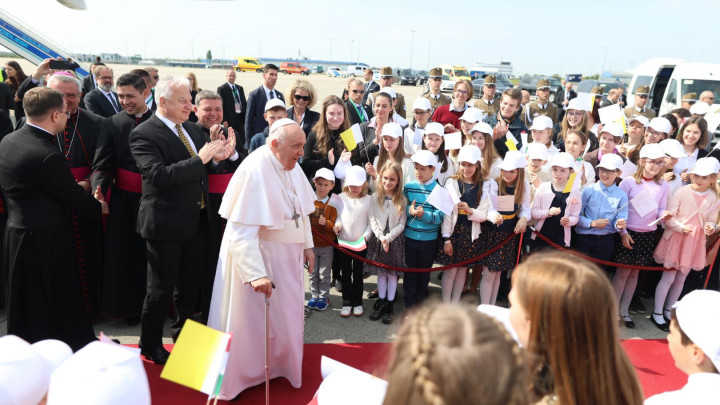 Ferenc pápa megérkezett Budapestre - Pope Francis arrived in Budapest