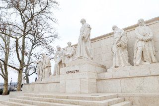 Kossuth Lajos szobra a Kossuth téren