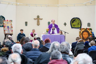 Mohos Gábor püspök elhunyt hajléktalanokért mutat be szentmisét