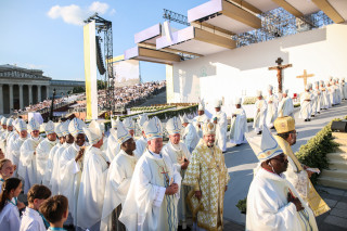 A 2021-es Eucharisztikus Kongresszus nyitó miséje a Hősök terén